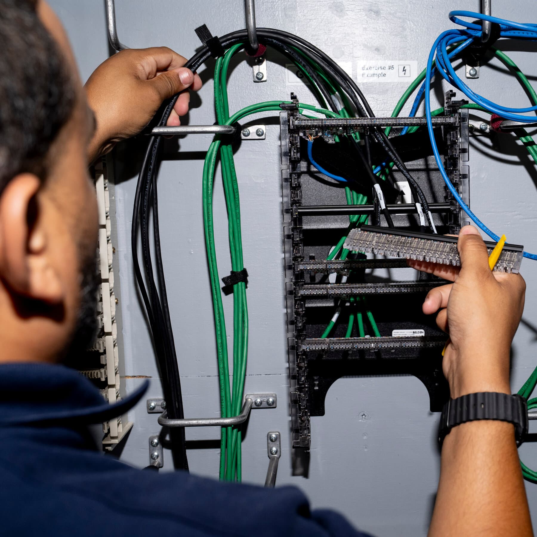A.I. Companies Are Recruiting Electricians and Carpenters by the Thousands